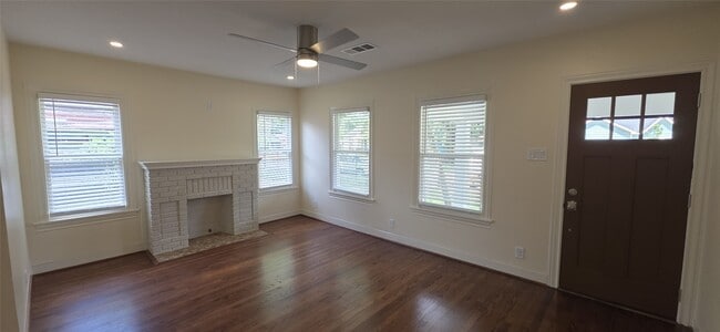 Photo - 2827 Robertson St