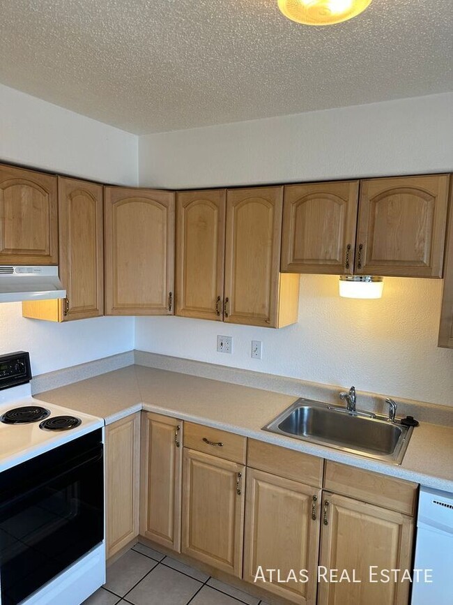 Showings Now Available! - Showings Now Available! Apartamento Unidad 2