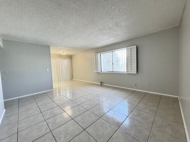 Photo - 1420 E Vegas Valley Dr