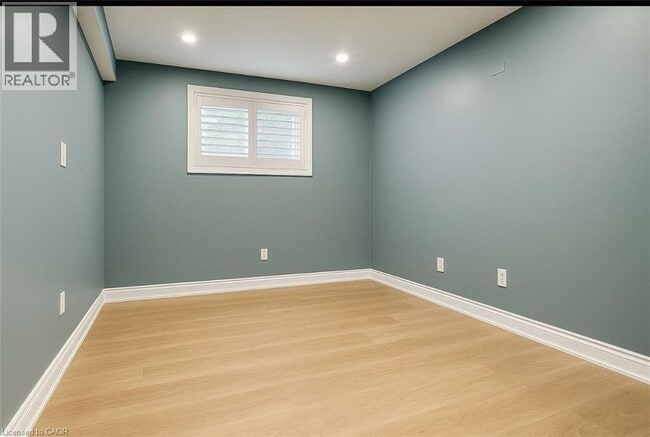 Photo - 255 Pineland Pl