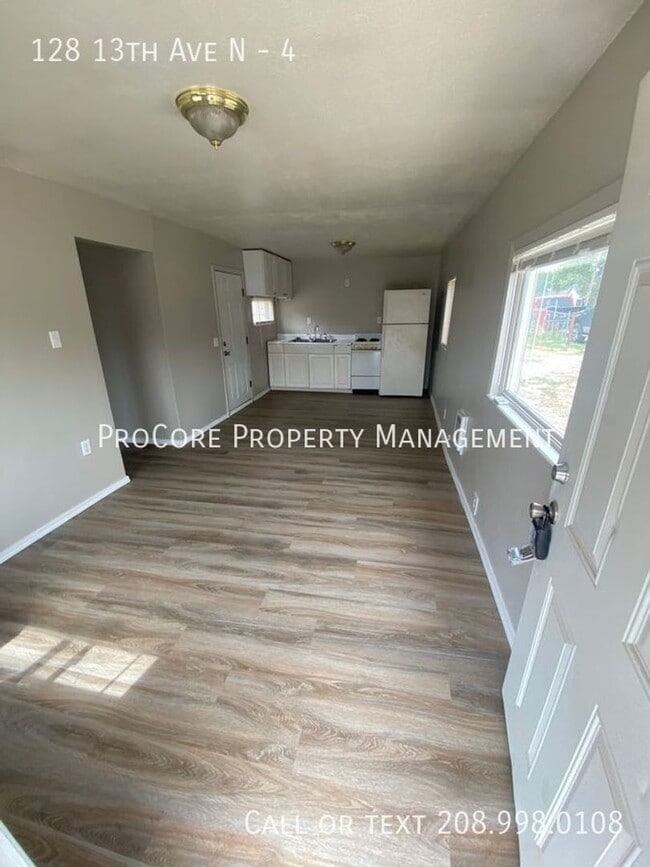 Building Photo - 128 13th Ave N Unit APT 4