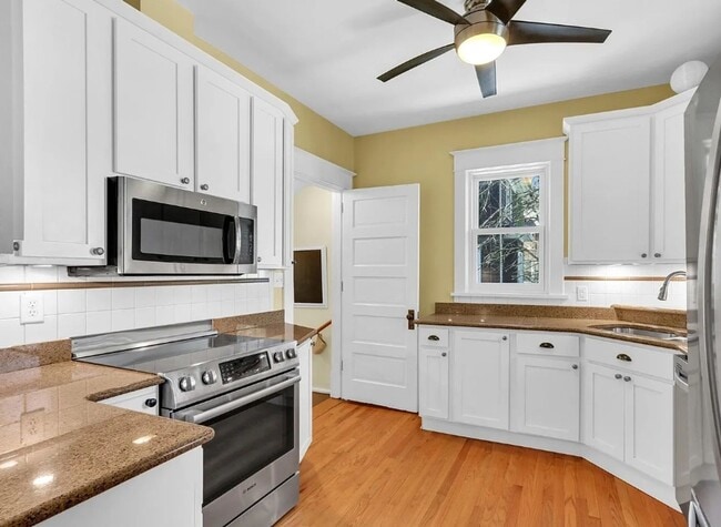 Photo - 702 W Indiana Ave