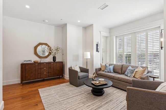 Photo - 1641 R St NW