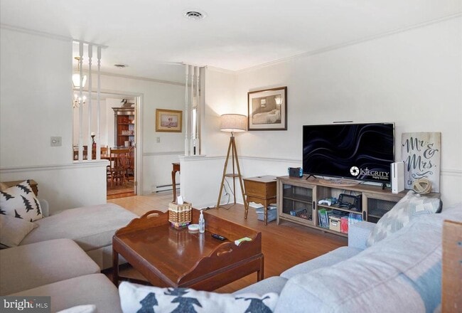 Photo - 560 Meadowview Cir