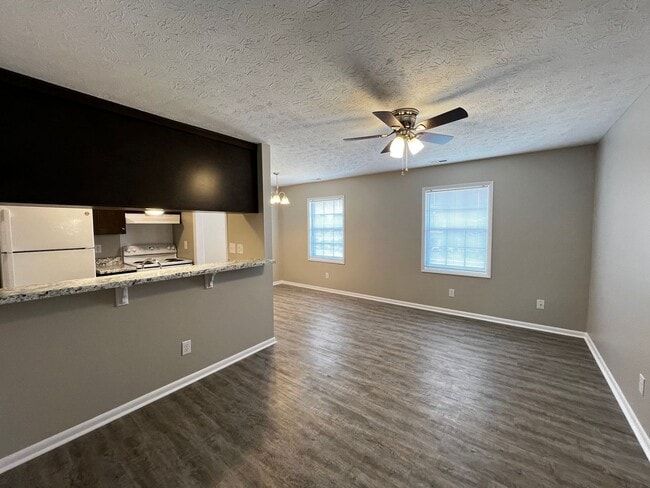 Building Photo - 1429-D Ireland Drive - No Pets