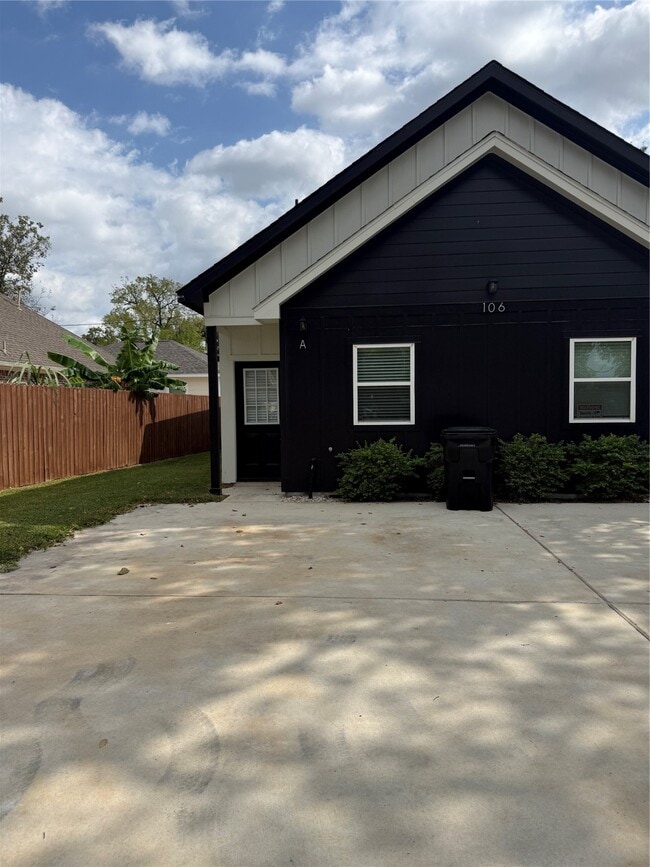 Photo - 106 Armstrong St