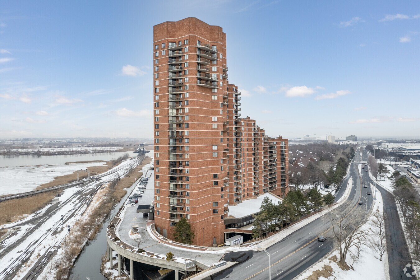 Harmon Cove Tower Apartments Secaucus, NJ