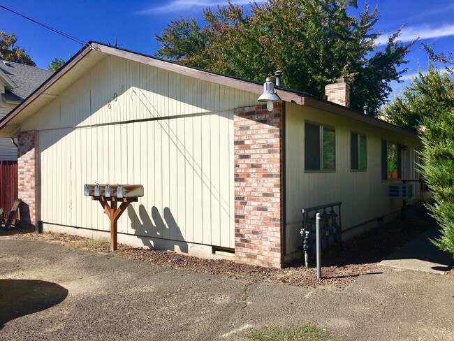 Building Photo - Byers Fourplex Unit A