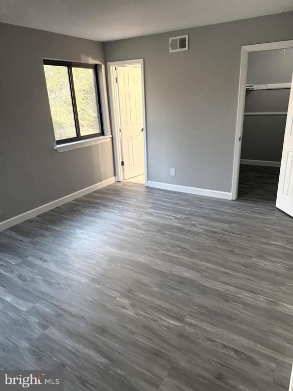 Building Photo - 6029 Majors Ln Unit 4 C16