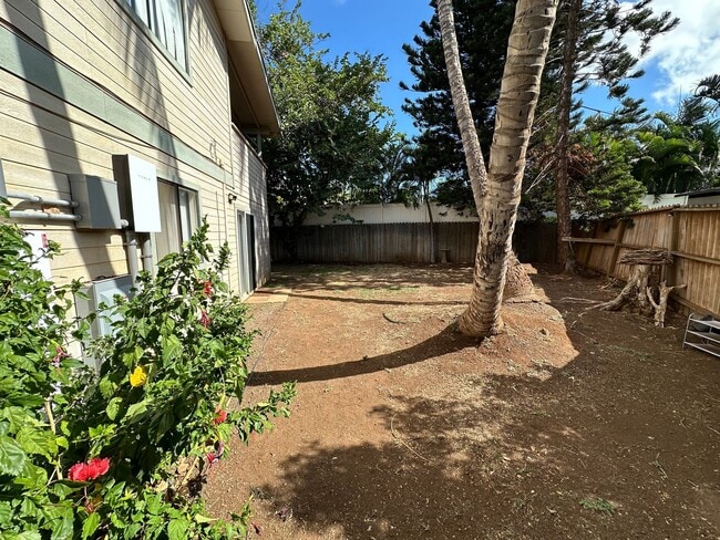 Building Photo - 42 Waikalani Pl Unit Downstairs 2/1 Rental