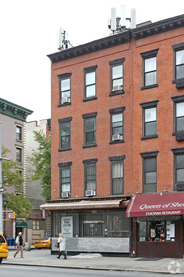 Photo - 652 Tenth Ave