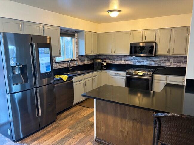 Photo - 6874 Noble St