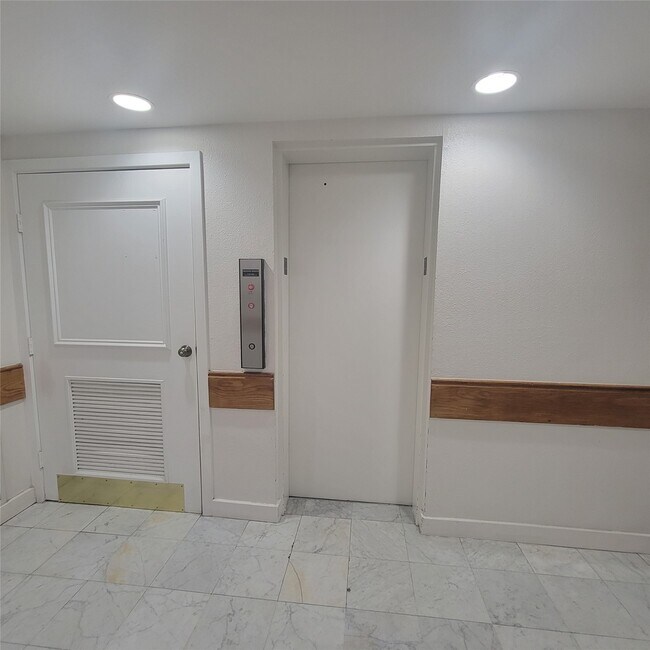 Photo - 2333 Bering Dr