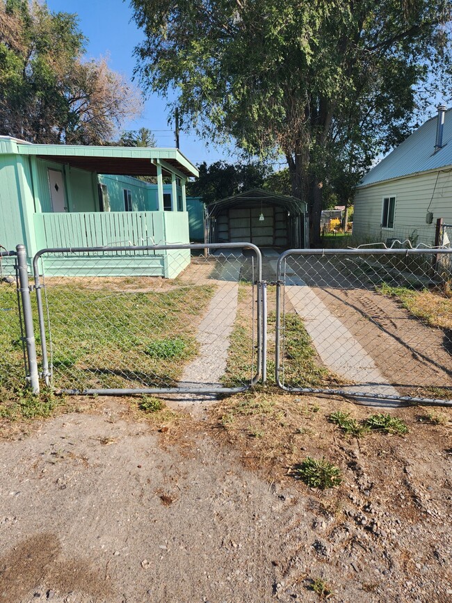 1480 Carson St
