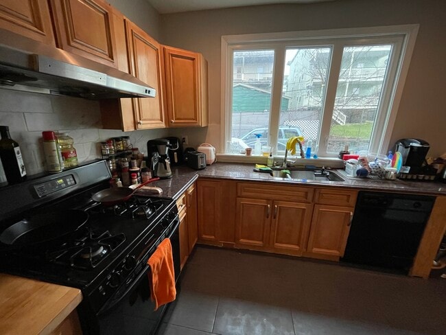 Building Photo - 105 Bloomfield St Unit #1