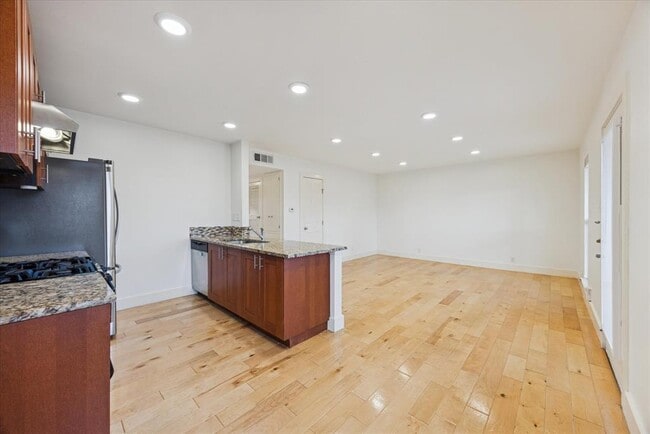 Photo - 5820 Berkman Dr Unit 203