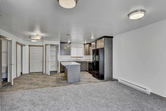 Photo - 940 Gibbon St