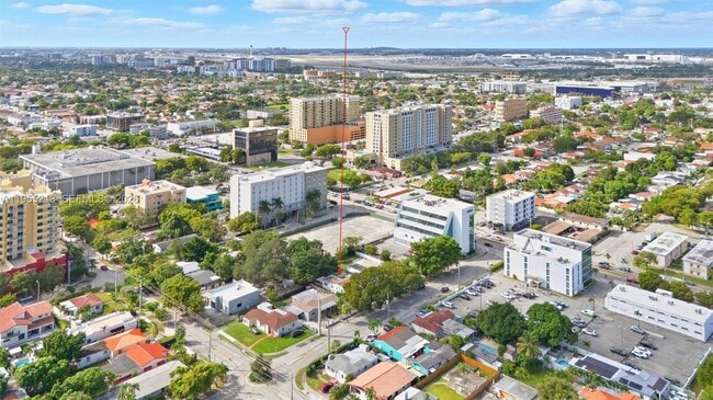 Building Photo - 104 SW 40th Ave