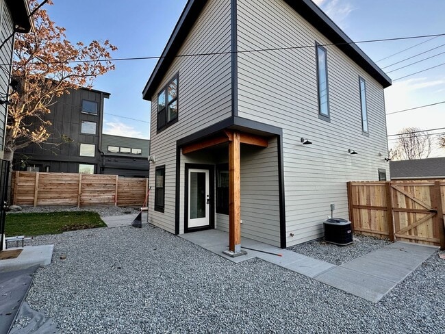 Building Photo - MODERN 4-Bedroom Home with Yard & Parking in Denver’s SOBO