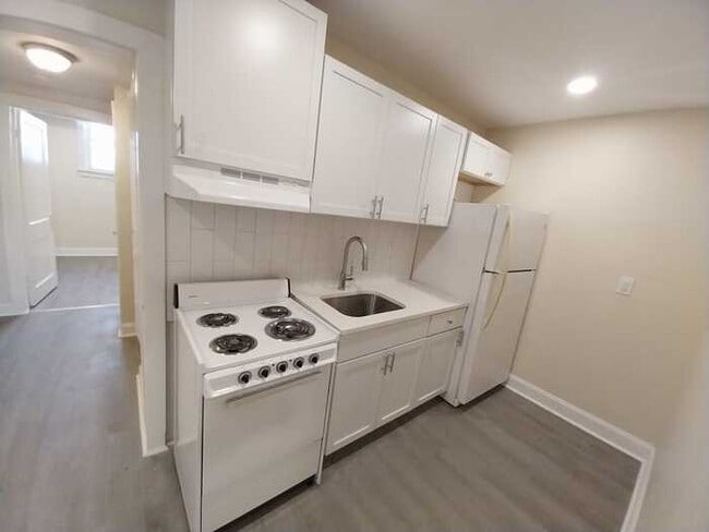 Photo - 118 W B St