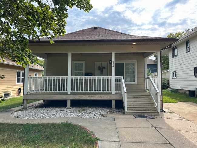 Building Photo - 704 N Duluth Ave