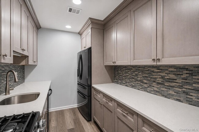 Photo - 150 Pointe Cir N Unit 150