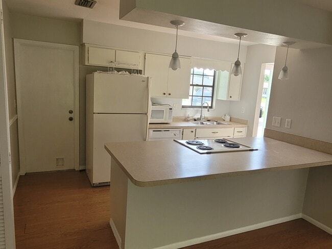 Photo - 1104 Beatrice St