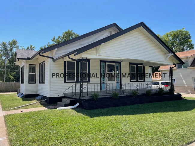 Building Photo - Coming soon! Charming 3-Bedroom, 1.5-Bathr... Rental
