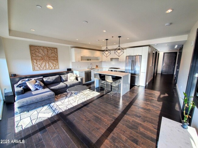 Building Photo - 4422 N 75th St Unit 6005 Rental