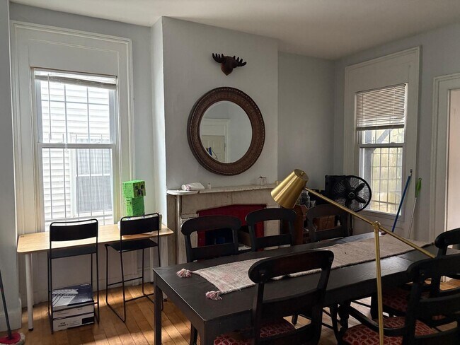 Photo - 395 Crown St