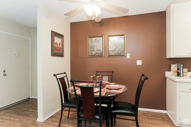 1BR, 1BA - 850 SF