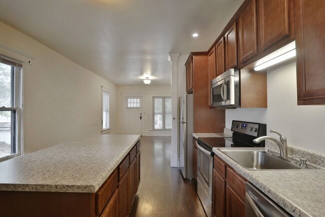 Photo - NEWLY RENOVATED NORTH CAMPUS - 3 BEDROOM 2...