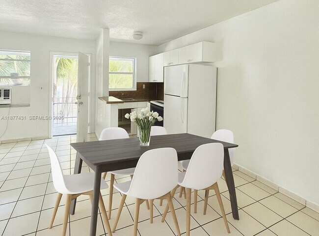 Photo - 855 W 29th St Unit 19