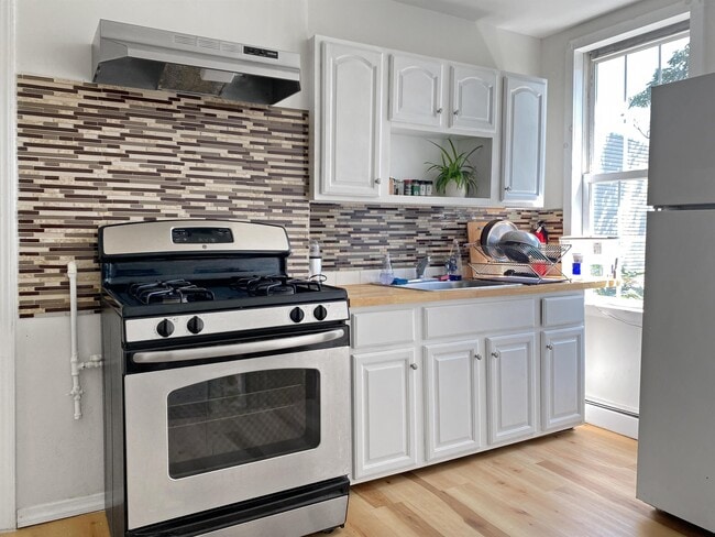 Building Photo - 216 Cambridge Ave Unit 1L Rental