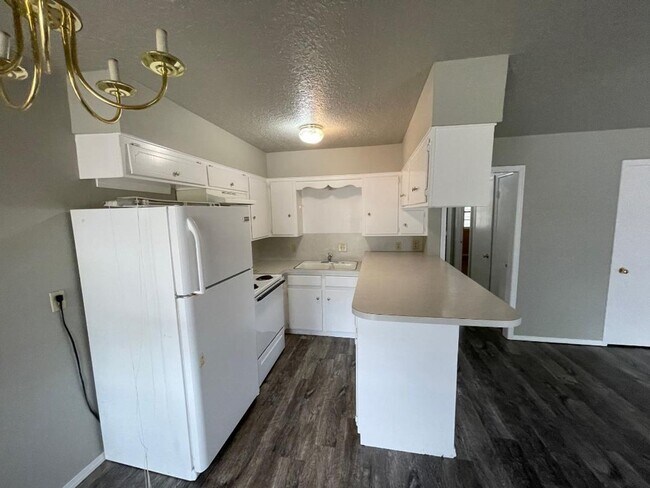 1406 Rebecca Ln