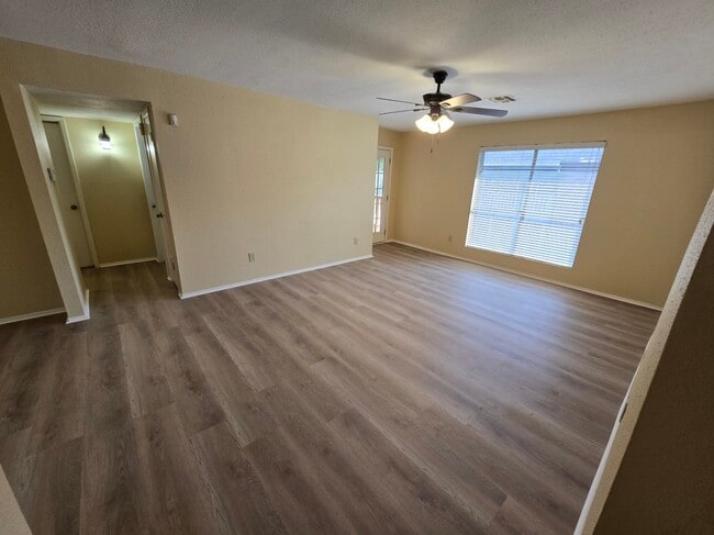 Photo - 5669 Birchmont Dr Unidad True