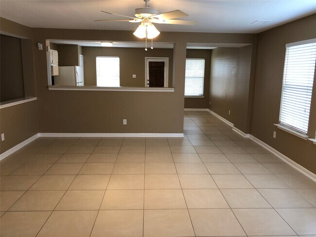 Photo - 19615 Hollington Dr