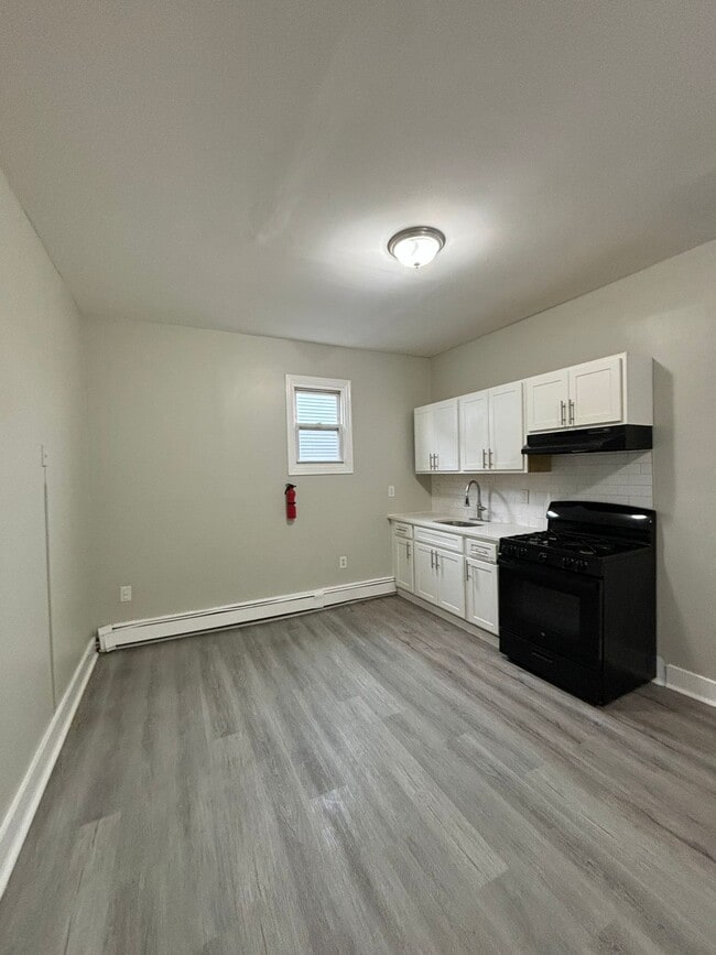 Building Photo - 951 Clinton Ave Unit 2A Rental