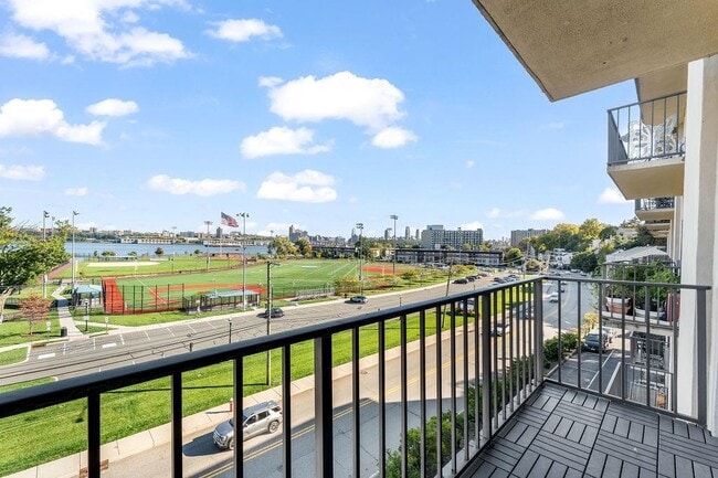 Building Photo - 1150 River Rd Unit 4F