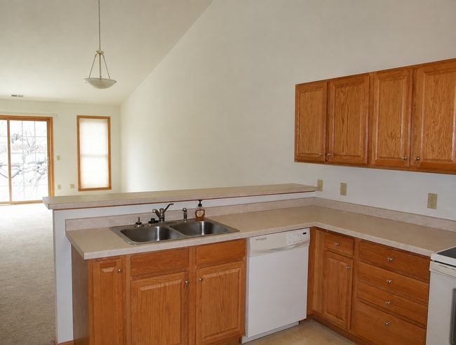 Photo - 757 Rockford Ave E