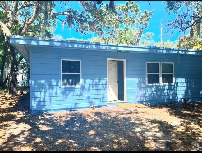 Building Photo - 23 Oak St Rental