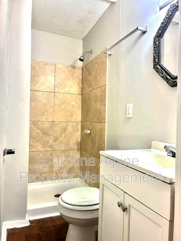 Photo - 405 S Oak St