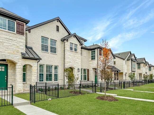 2916 ELLE DR