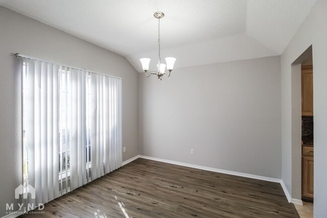 Photo - 8005 Berkshire Dr
