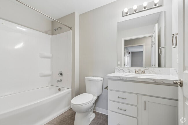 2BR, 2BA - 1,025SF - Bathroom