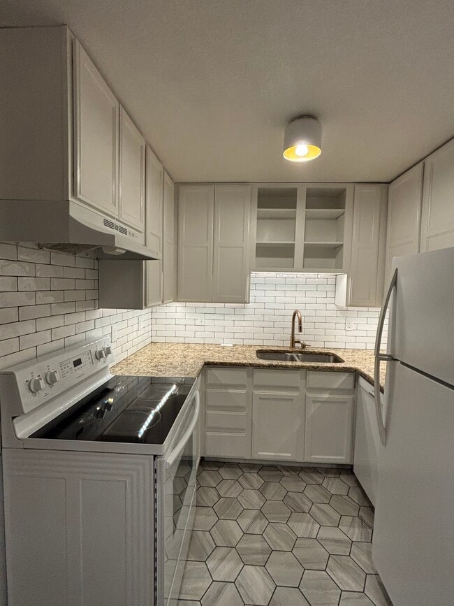 Photo - 1209 W Plum St Unit Campus West