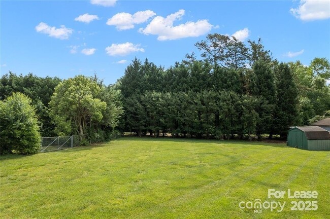 Photo - 16824 Knoxwood Dr House