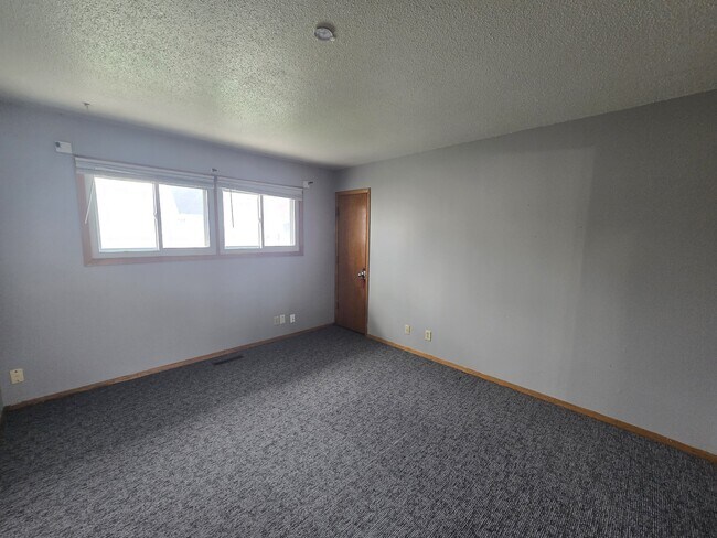 Photo - 811 W 3rd St