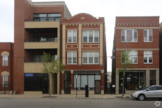 Building Photo - 2138 W Chicago Ave Unit R3 Rental