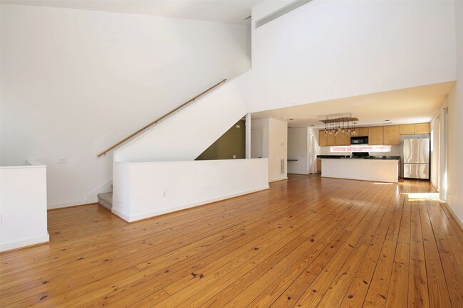 Photo - 2819 Crawford St